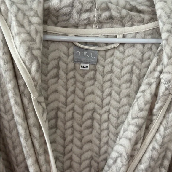 Miyu Fleece Robe - Picture 7 of 7